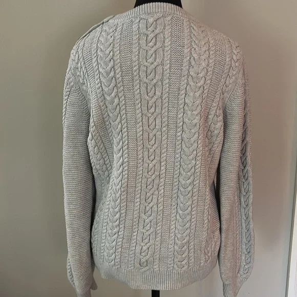 Banana Republic light gray cable knit crewneck sweater with button detail size L - Picture 4 of 6